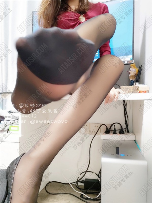 極品網紅@福利姬@完具醬（完具m-妖姬-娜美）之你的包臀性感女友 還有珍珠小褲褲（32P/3V/488MB） 三次元-第3張