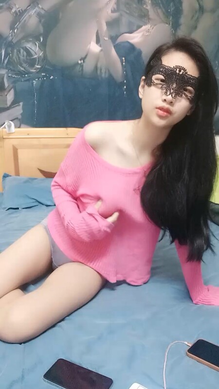 小迷妹呀-：男主都不刷牙不想親他，我也覺得我的奶子好漂亮，就是有點重啊！